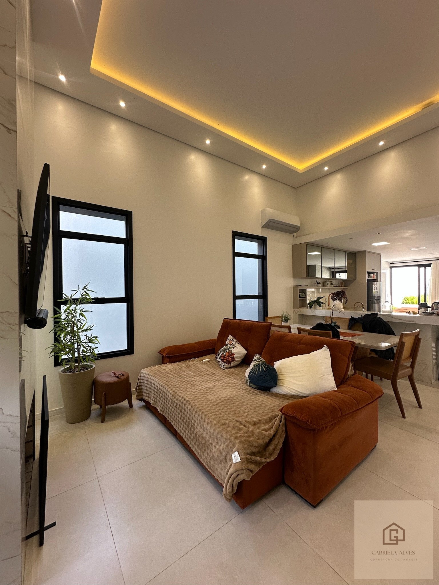 Casa semimobiliada no Parque Residencial Santa Júlia