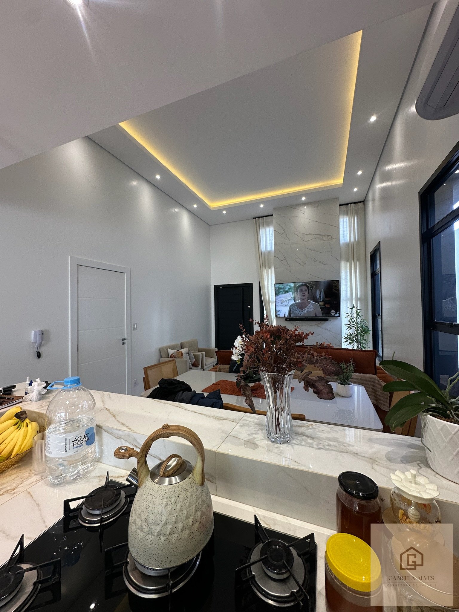 Casa semimobiliada no Parque Residencial Santa Júlia