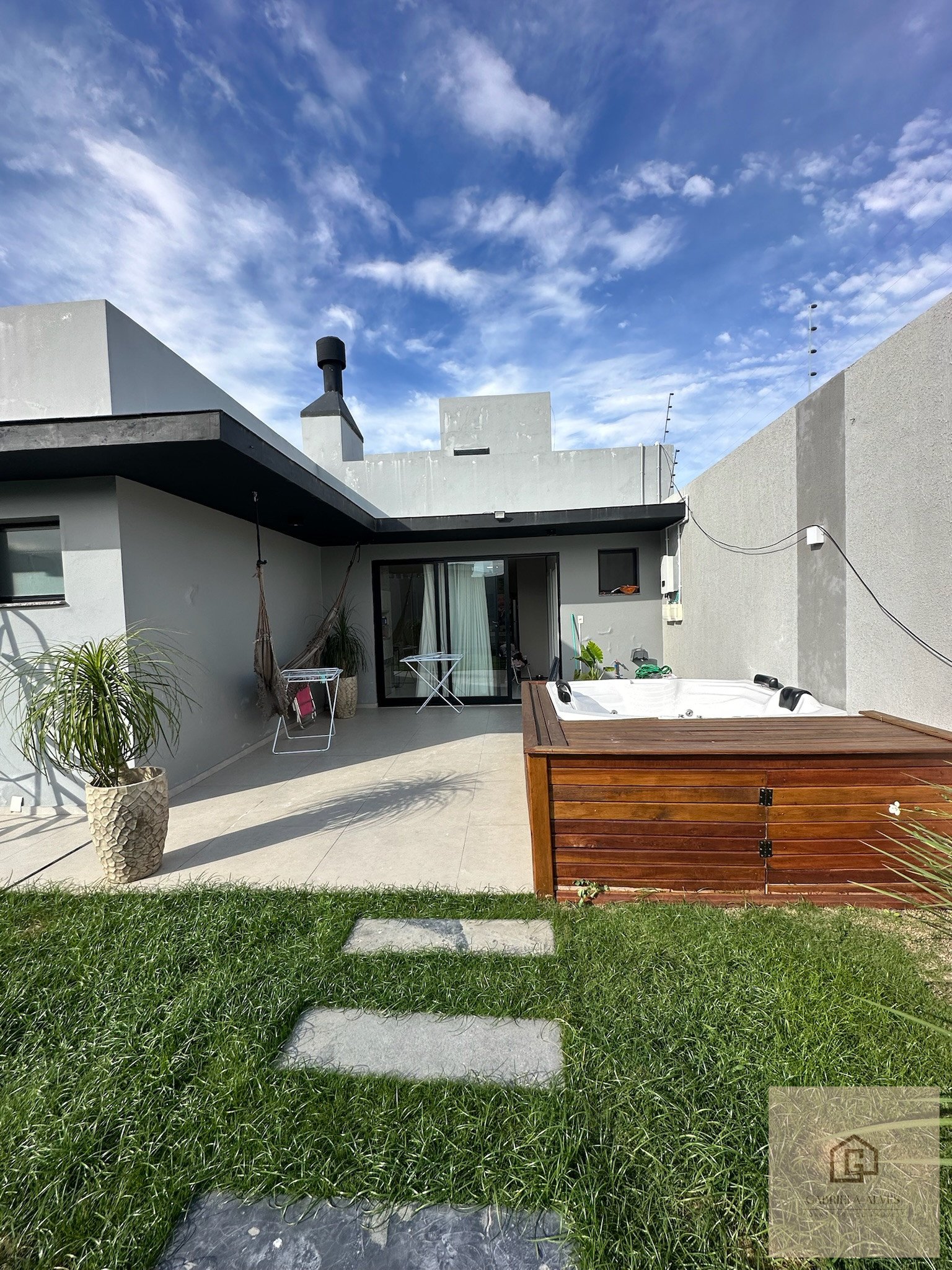 Casa semimobiliada no Parque Residencial Santa Júlia