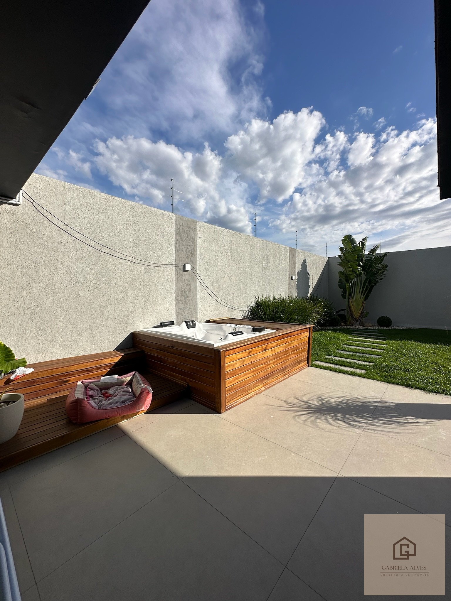 Casa semimobiliada no Parque Residencial Santa Júlia
