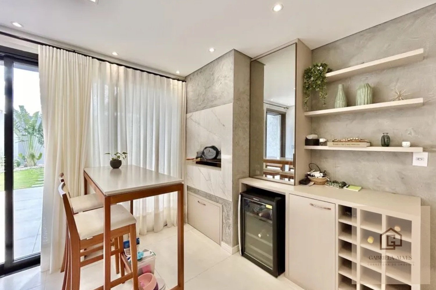 Casa semimobiliada no Parque Residencial Santa Júlia