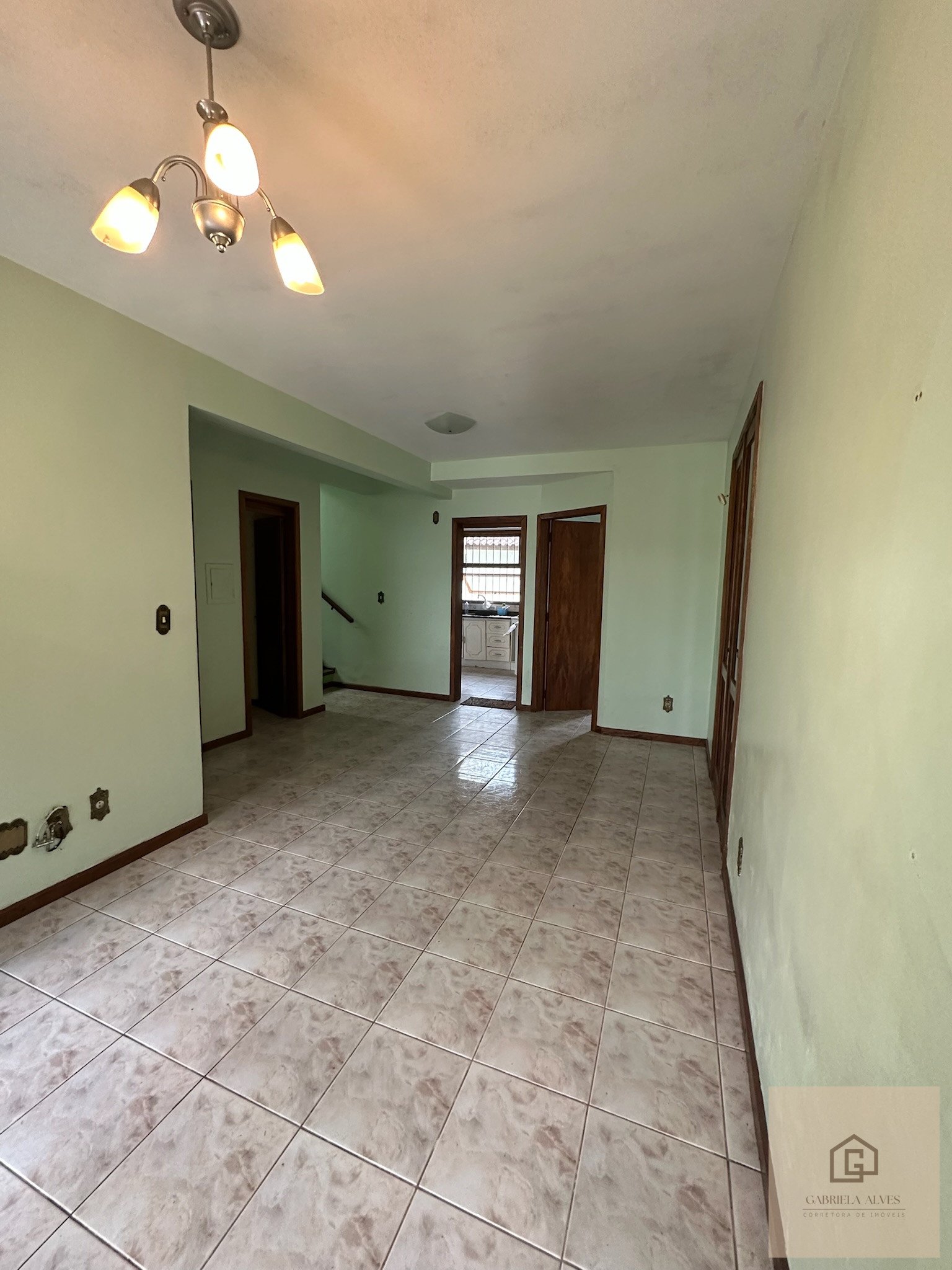 Casa próxima a UFSM, 4 dormitórios por apenas R$ 900.000,00