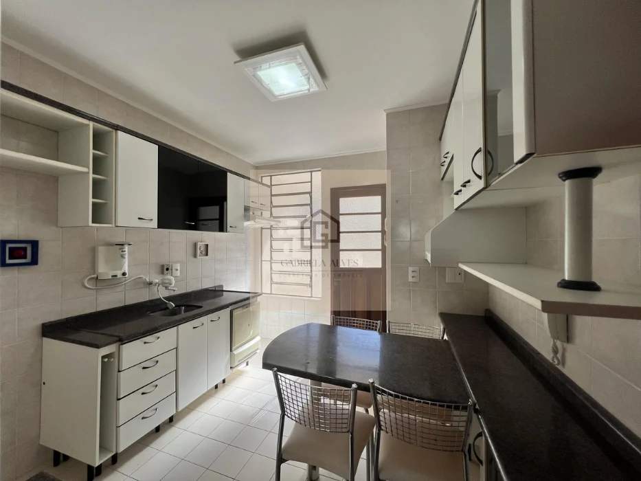 Apartamento 2 dormitórios semimobiliado