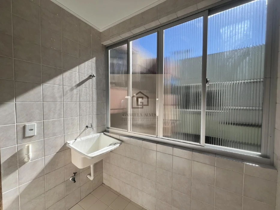 Apartamento 2 dormitórios semimobiliado