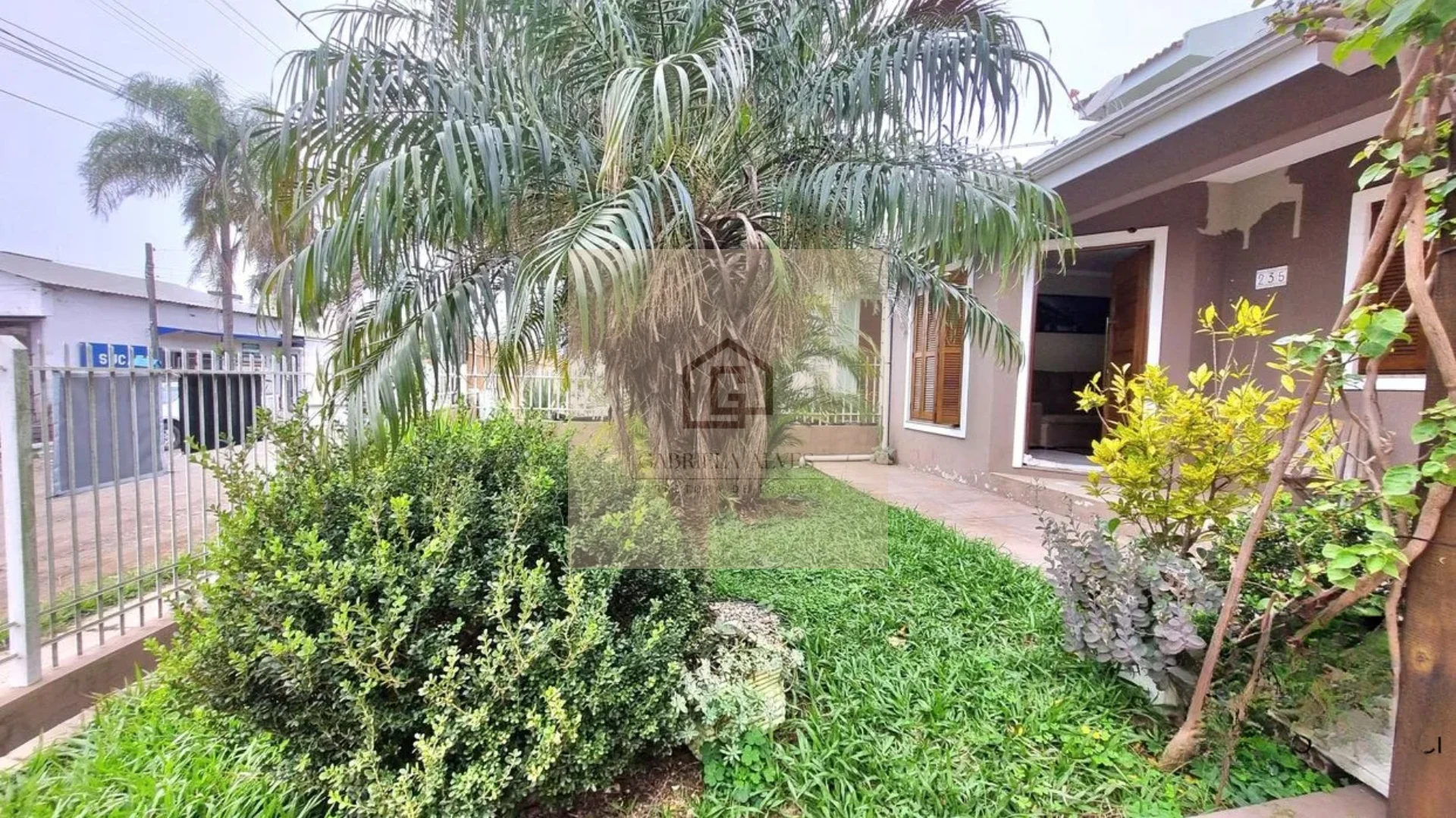 Casa térrea com 3 Dormitórios próximo ao trevo da Uglione