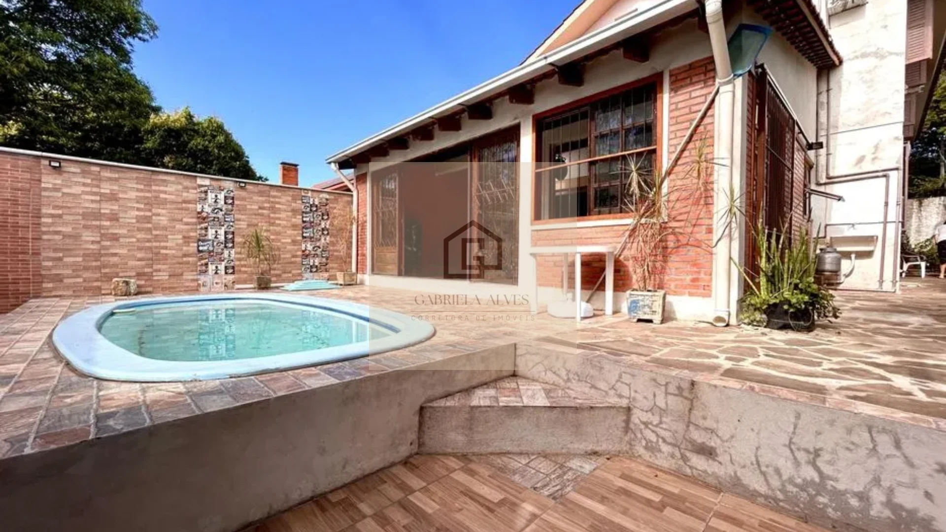 Casa com Piscina e Espaço Gourmet | 4 Dormitórios no Bairro São José