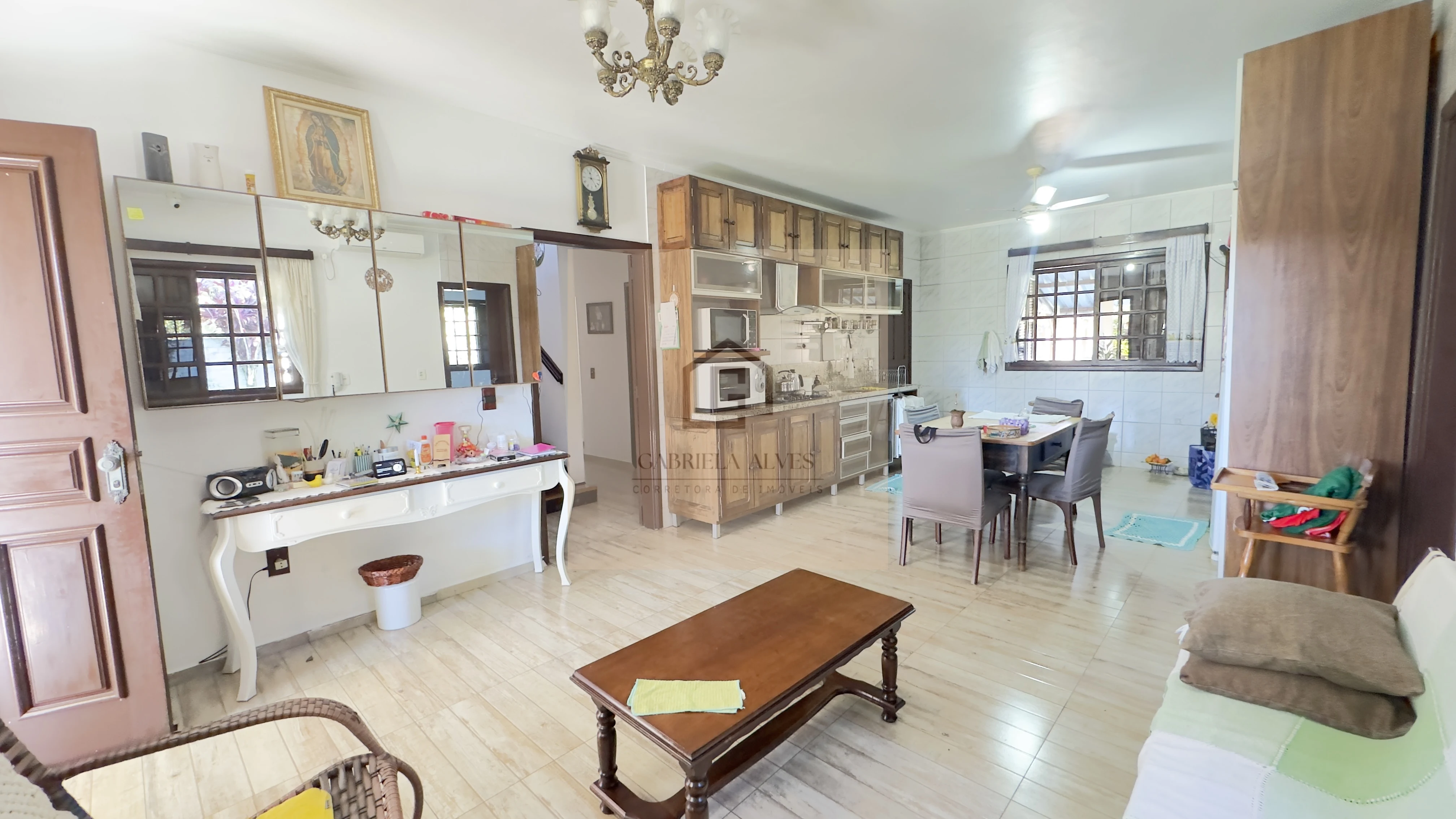 Casa ampla com 4 dormitórios, espaço gourmet, piscina, 3 vagas, bairro São José!