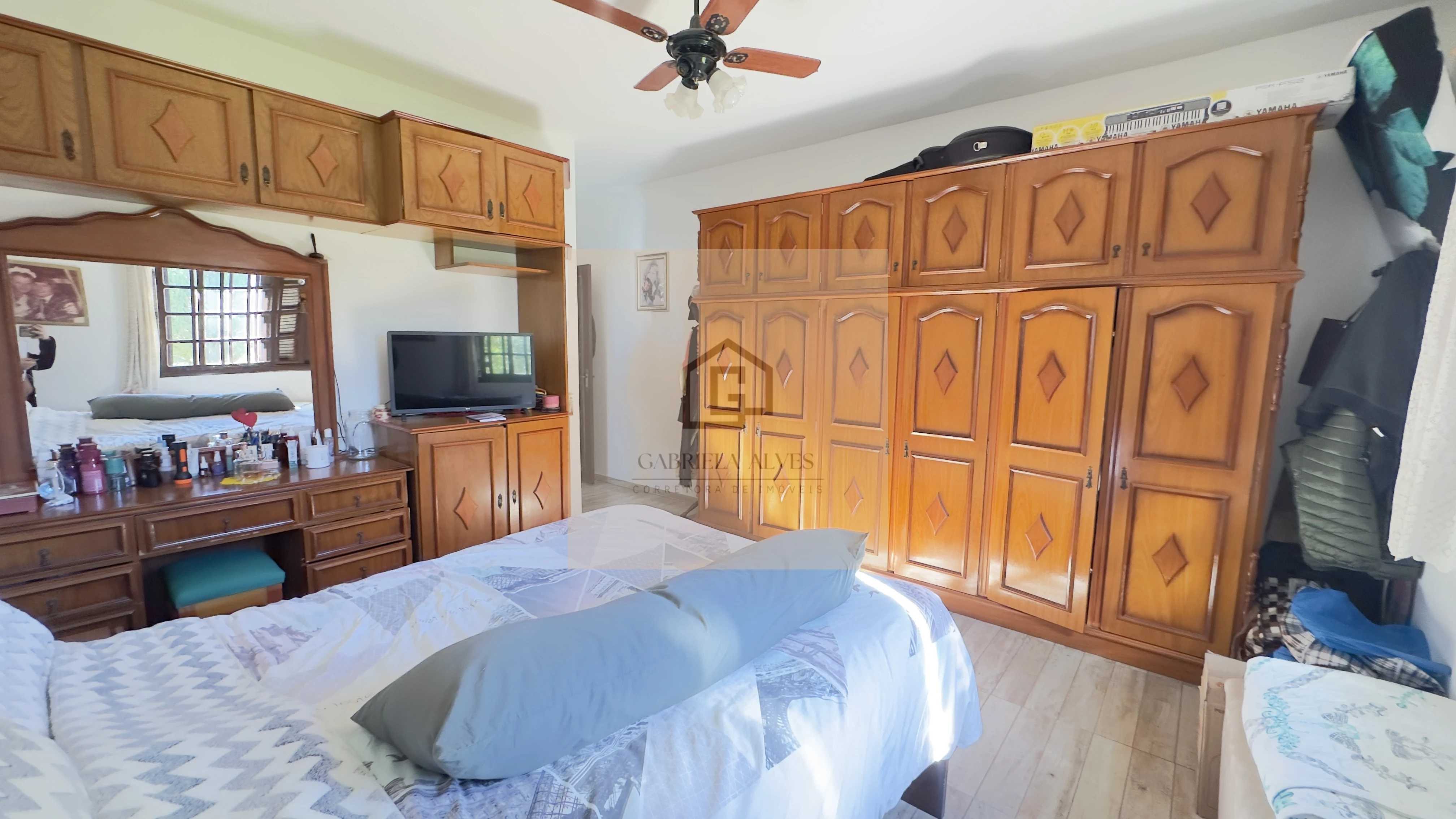 Casa ampla com 4 dormitórios, espaço gourmet, piscina, 3 vagas, bairro São José!