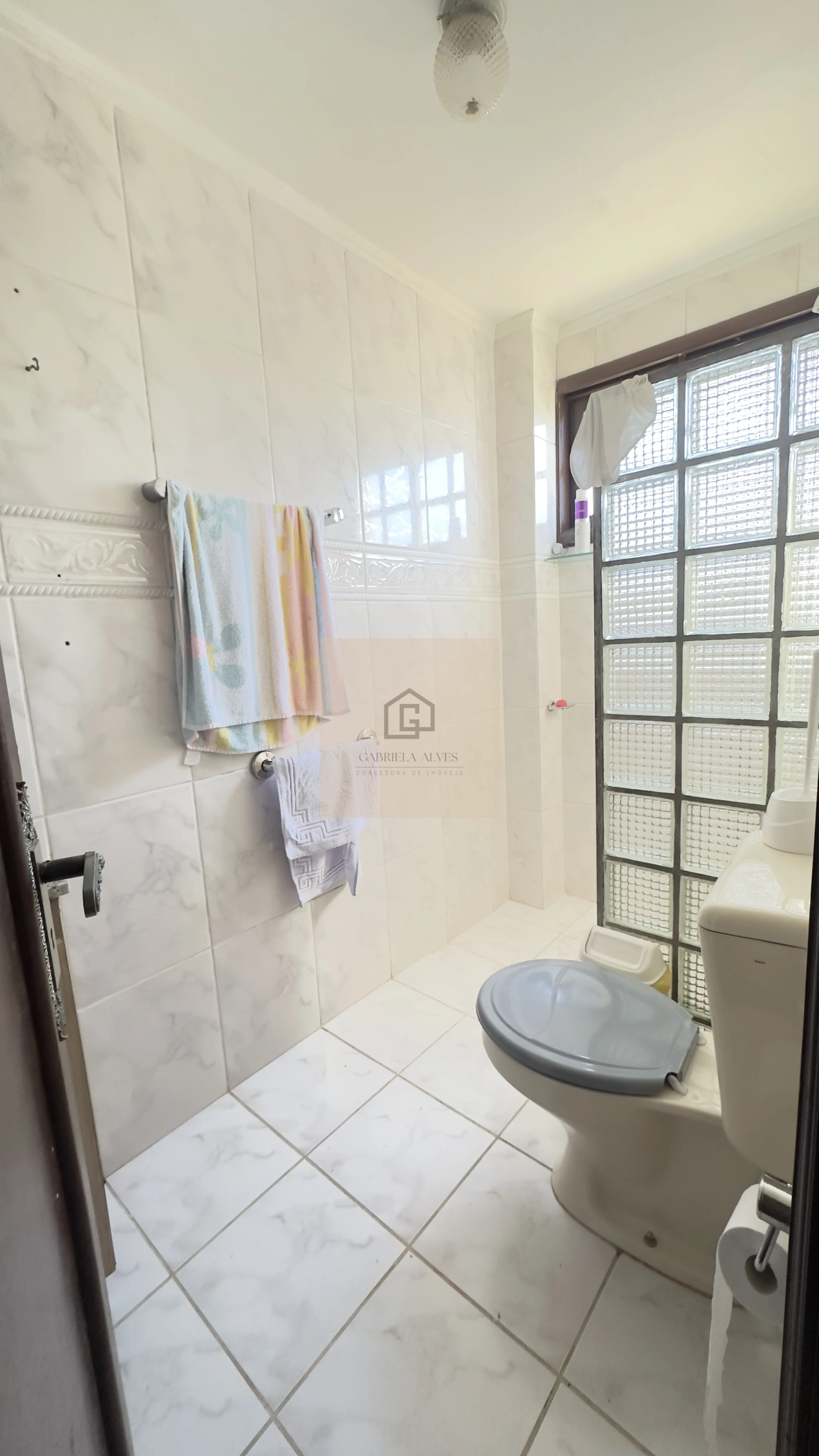 Casa ampla com 4 dormitórios, espaço gourmet, piscina, 3 vagas, bairro São José!