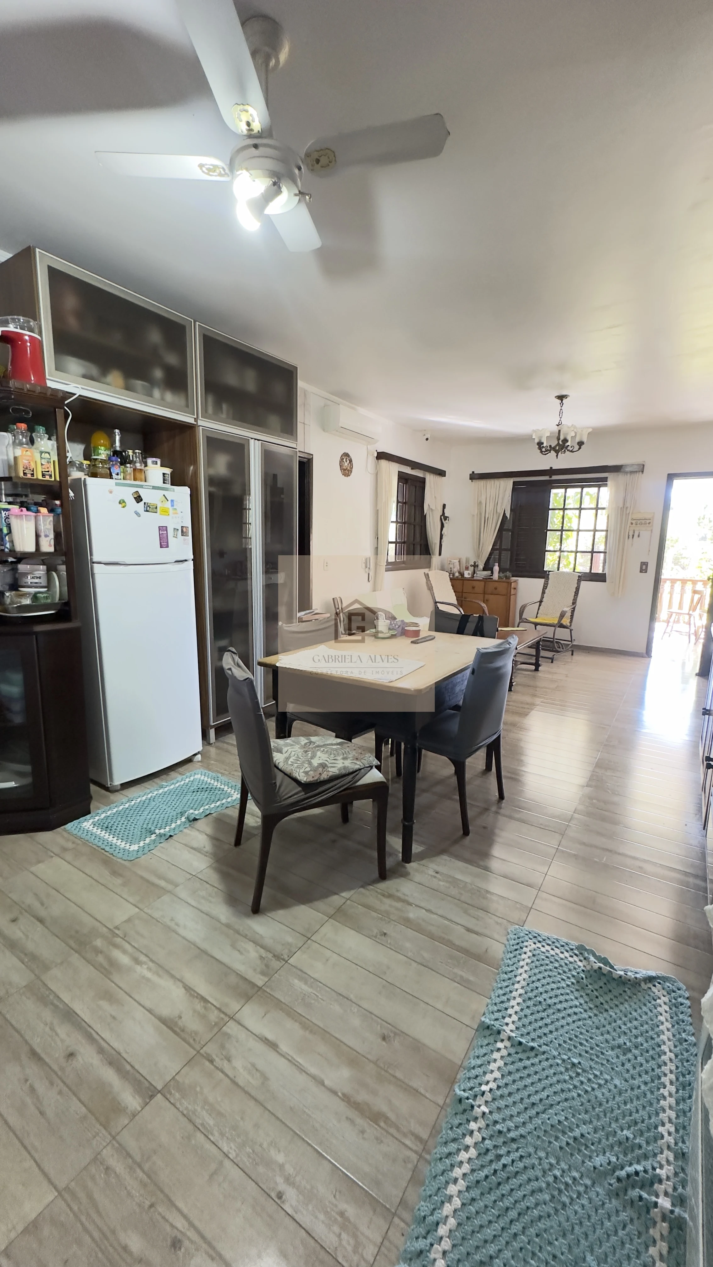 Casa ampla com 4 dormitórios, espaço gourmet, piscina, 3 vagas, bairro São José!