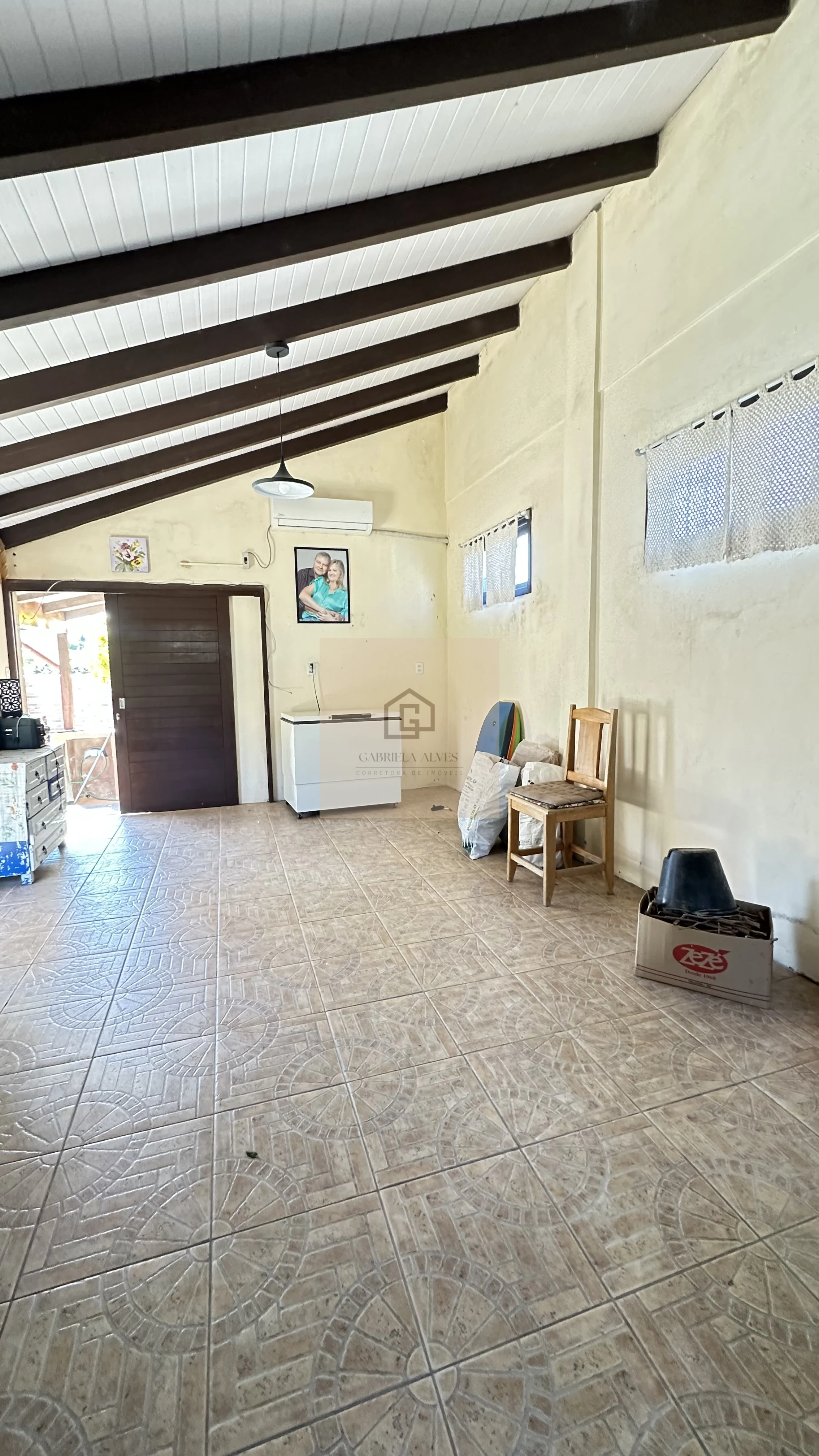 Casa ampla com 4 dormitórios, espaço gourmet, piscina, 3 vagas, bairro São José!