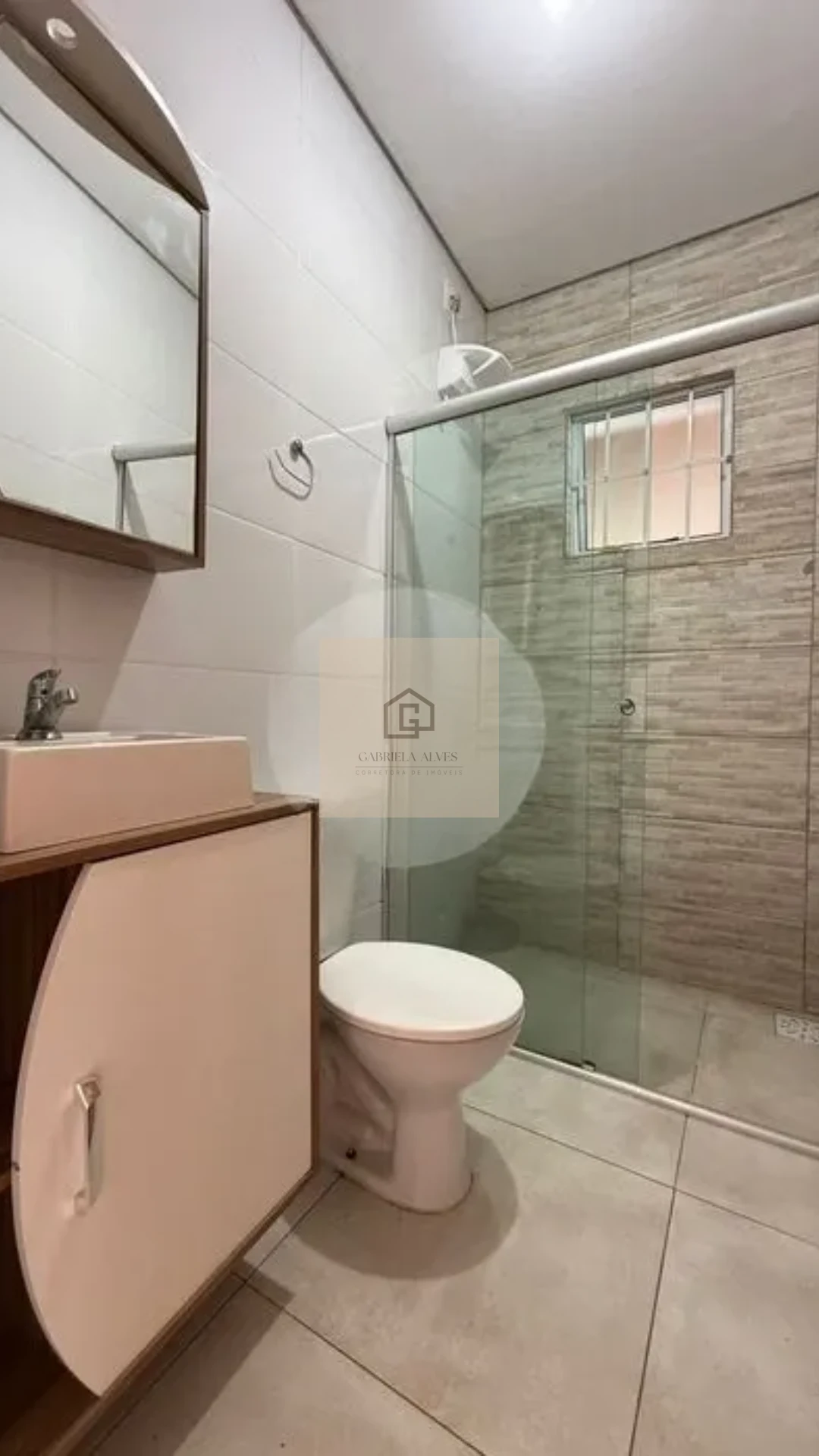 Casa Semimobiliada com 2 Dormitórios e Amplo Pátio à Venda em Camobi | Galápagos