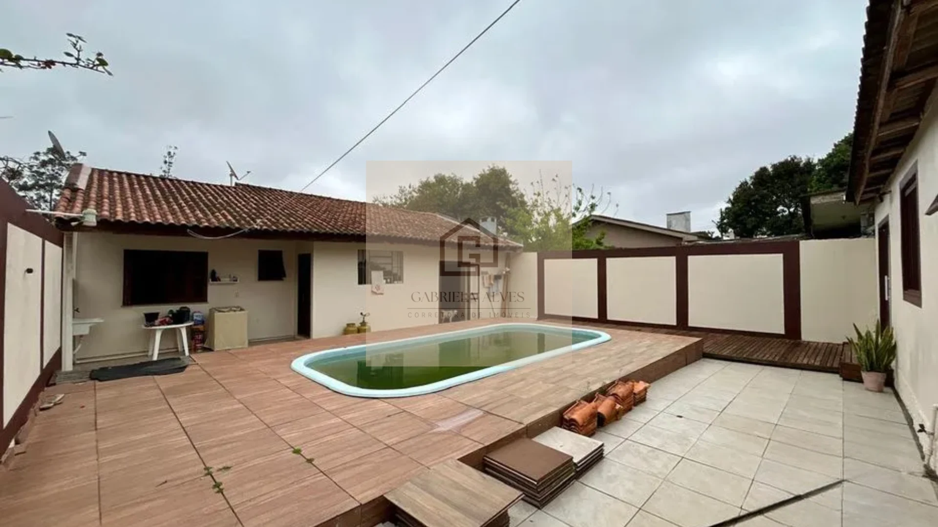 Casa com Piscina e Edícula à Venda no Bairro Dom Antônio Reis | 3 Dormitórios e 2 Vagas