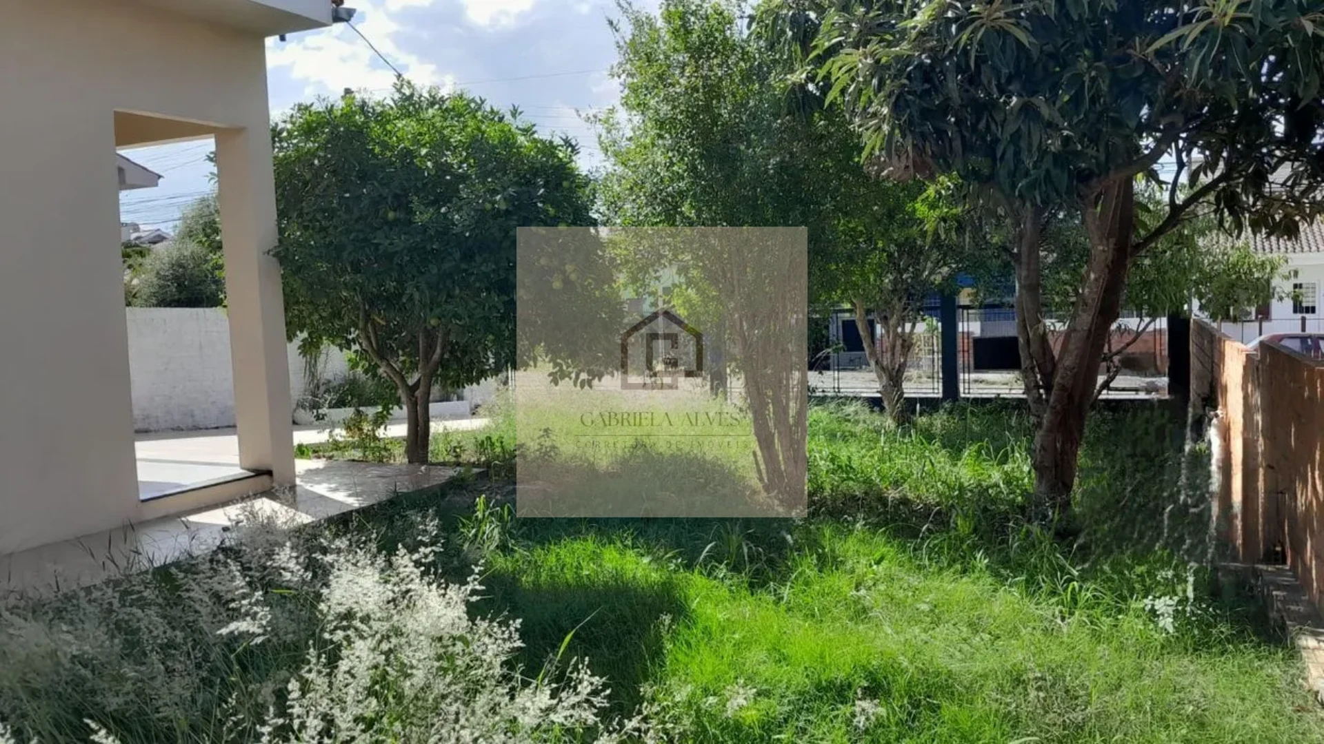 🏡 Casa Reformada com Suíte, Amplo Pátio e 3 Vagas à Venda no Bairro Pinheiro Machado