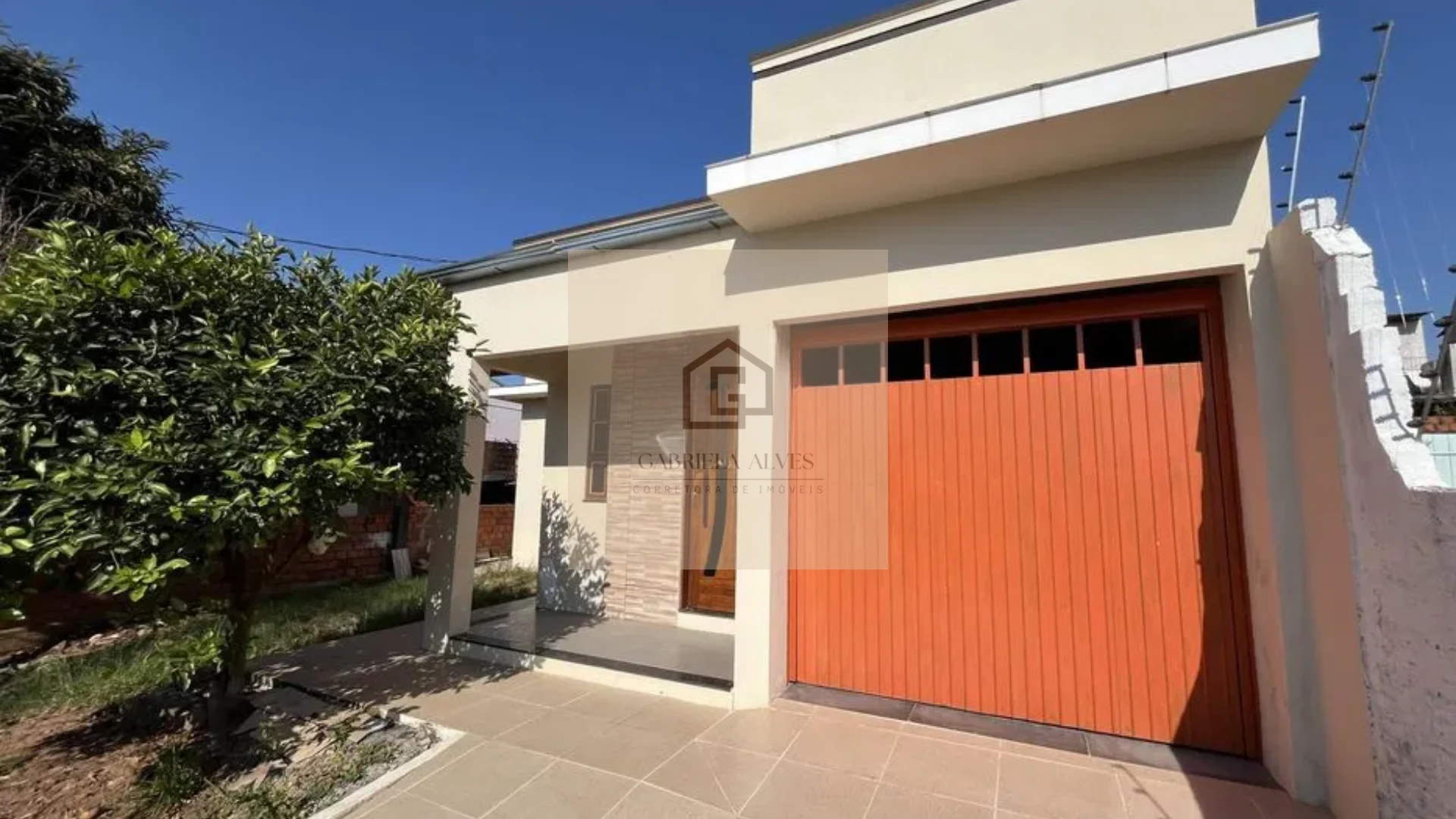 🏡 Casa Reformada com Suíte, Amplo Pátio e 3 Vagas à Venda no Bairro Pinheiro Machado