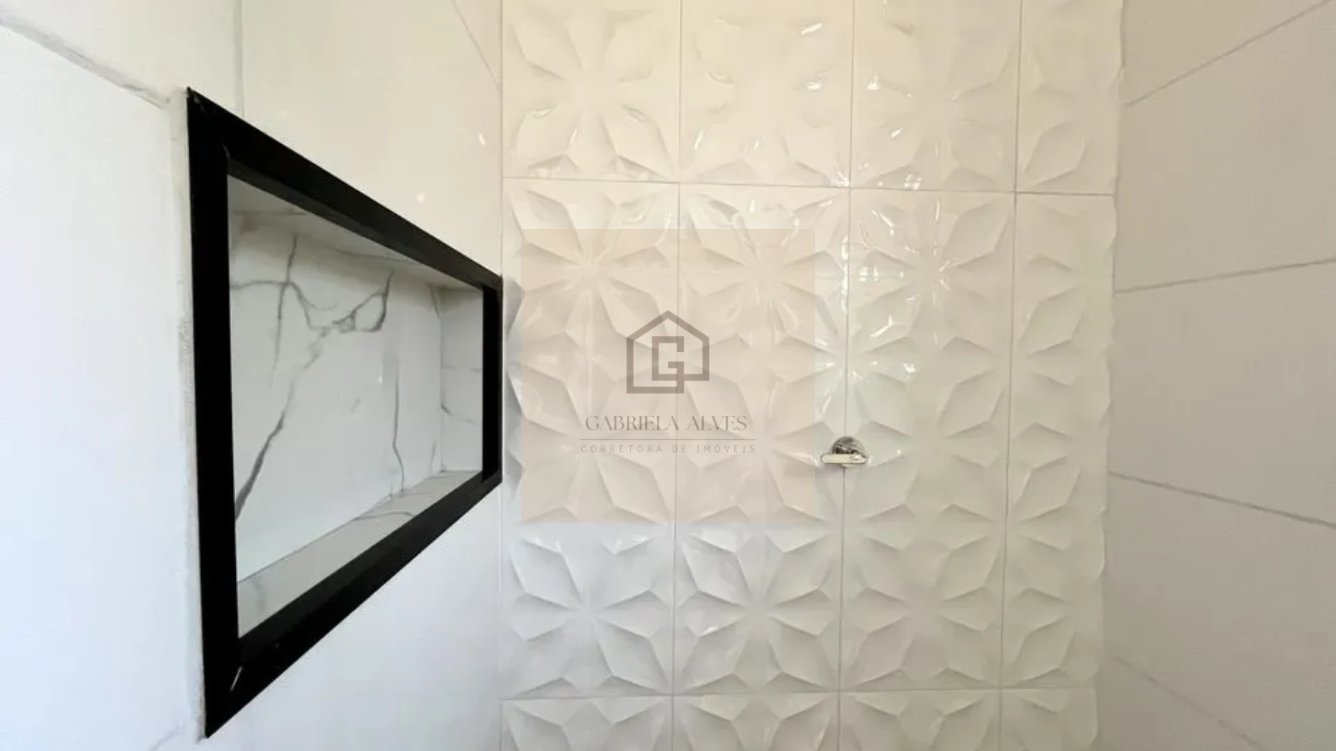 🏡 Casa Reformada com Suíte, Amplo Pátio e 3 Vagas à Venda no Bairro Pinheiro Machado