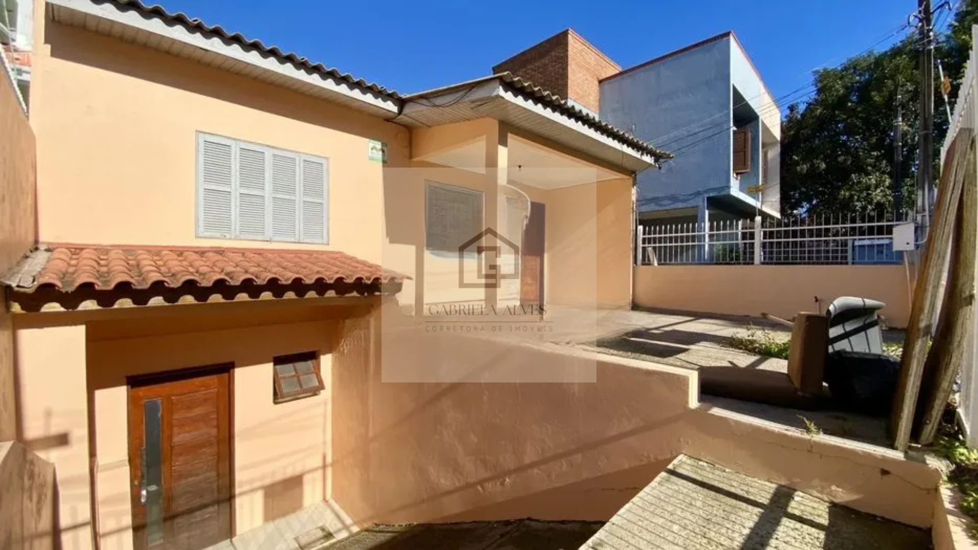 🏡 Casa Semimobiliada com Piscina e Lareira à Venda no Bairro Medianeira