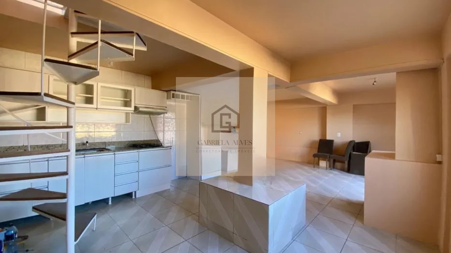 🏡 Casa Semimobiliada com Piscina e Lareira à Venda no Bairro Medianeira