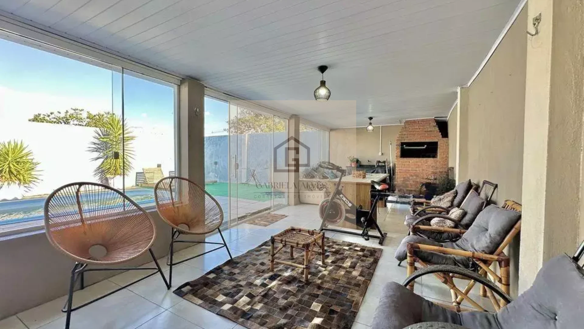 Casa com Piscina e Espaço Gourmet, Semimobiliada no Bairro Juscelino Kubitscheck | 130 m² Privativos