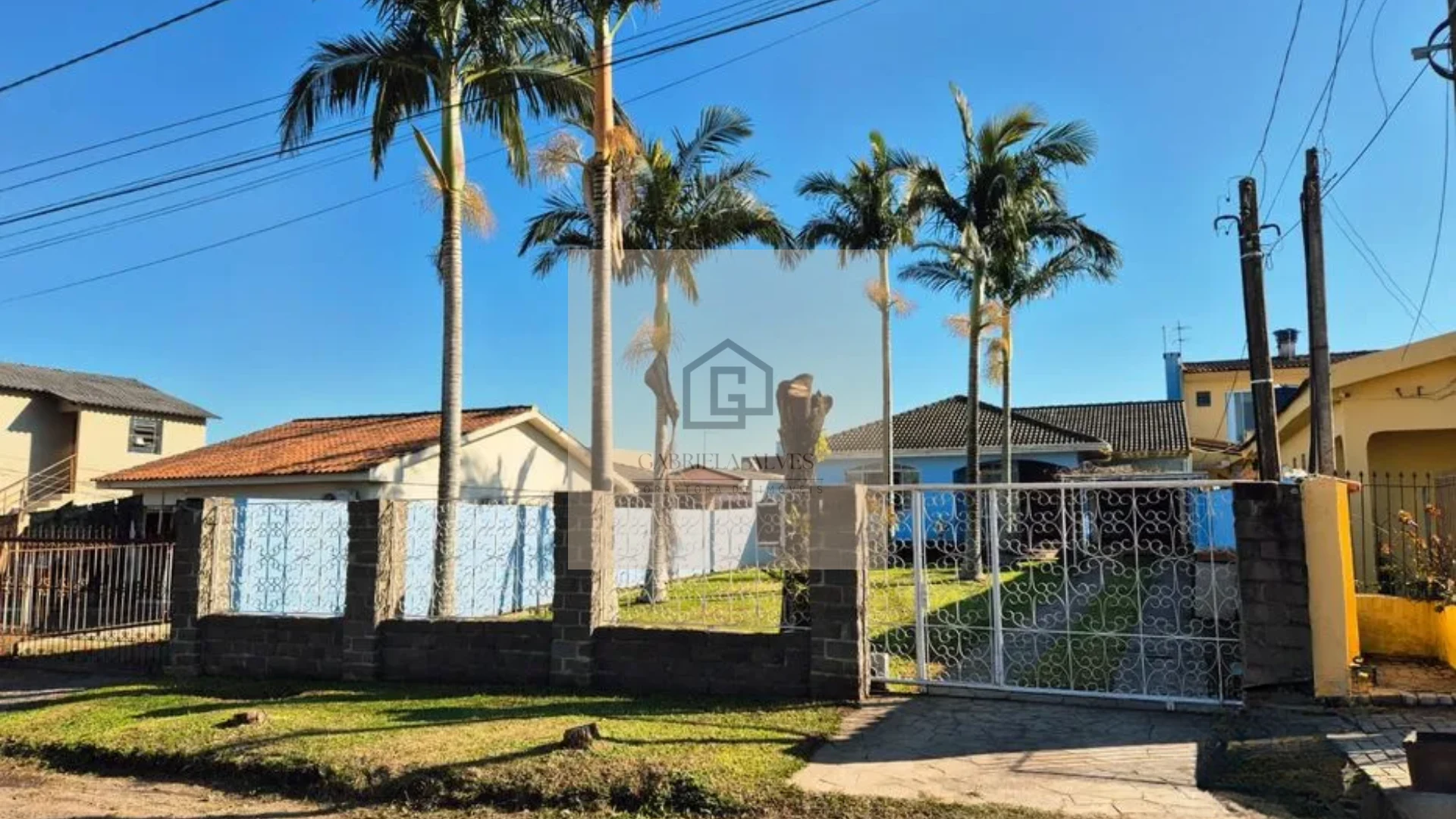 🏡 Casa com 3 Dormitórios e Amplo Terreno à Venda no Bairro Pé de Plátano – Camobi