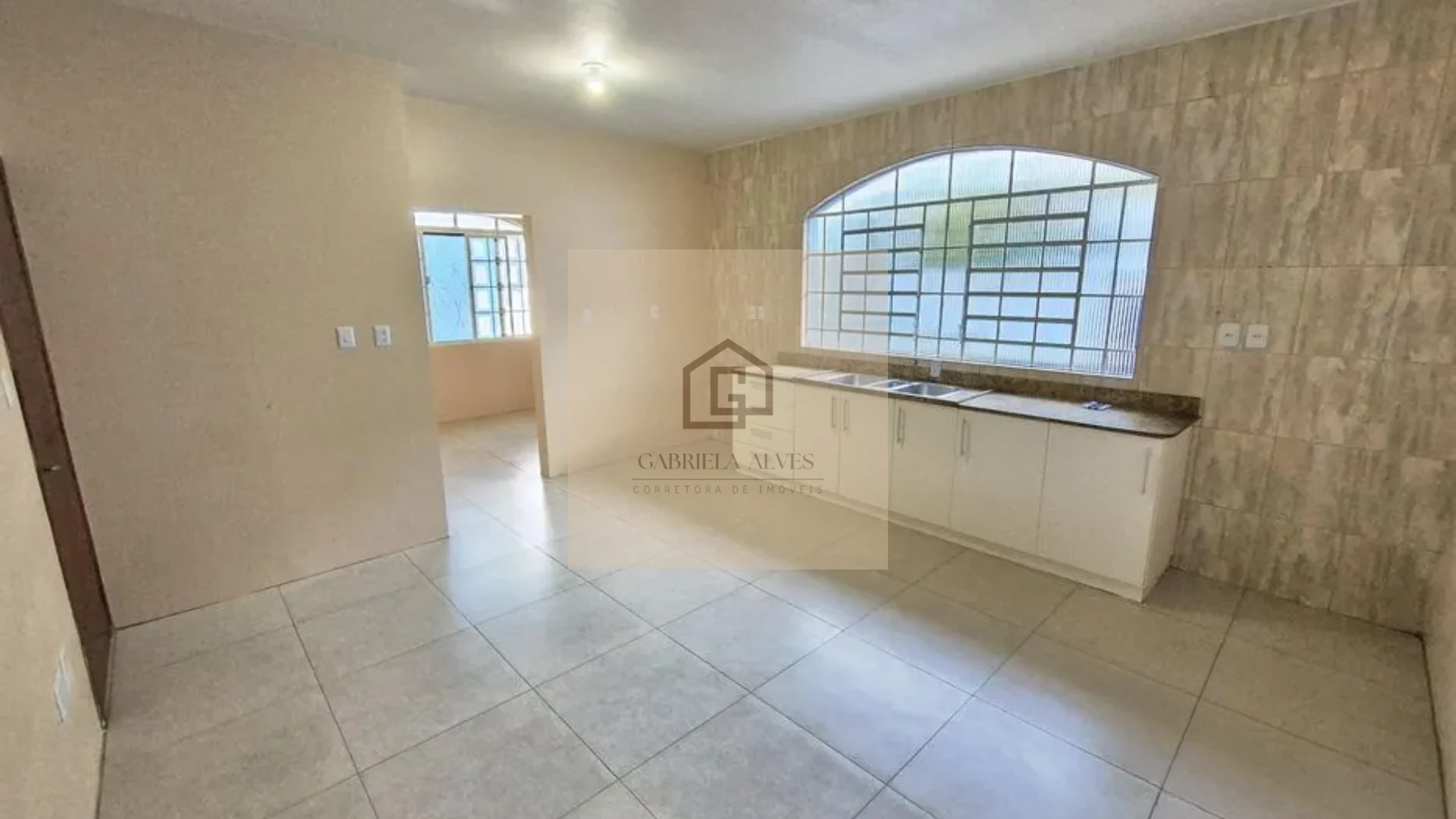 🏡 Casa com 3 Dormitórios e Amplo Terreno à Venda no Bairro Pé de Plátano – Camobi