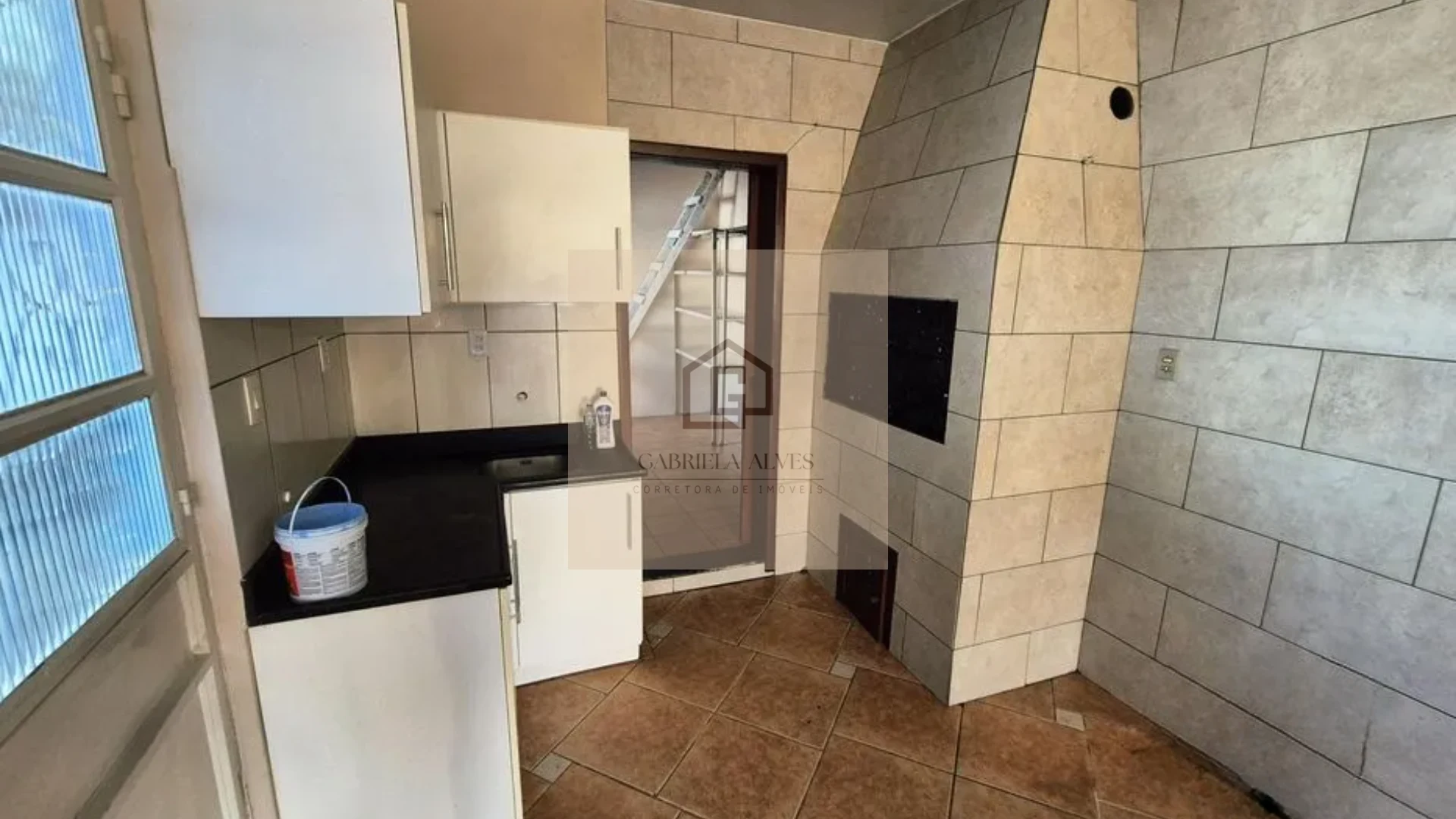 🏡 Casa com 3 Dormitórios e Amplo Terreno à Venda no Bairro Pé de Plátano – Camobi