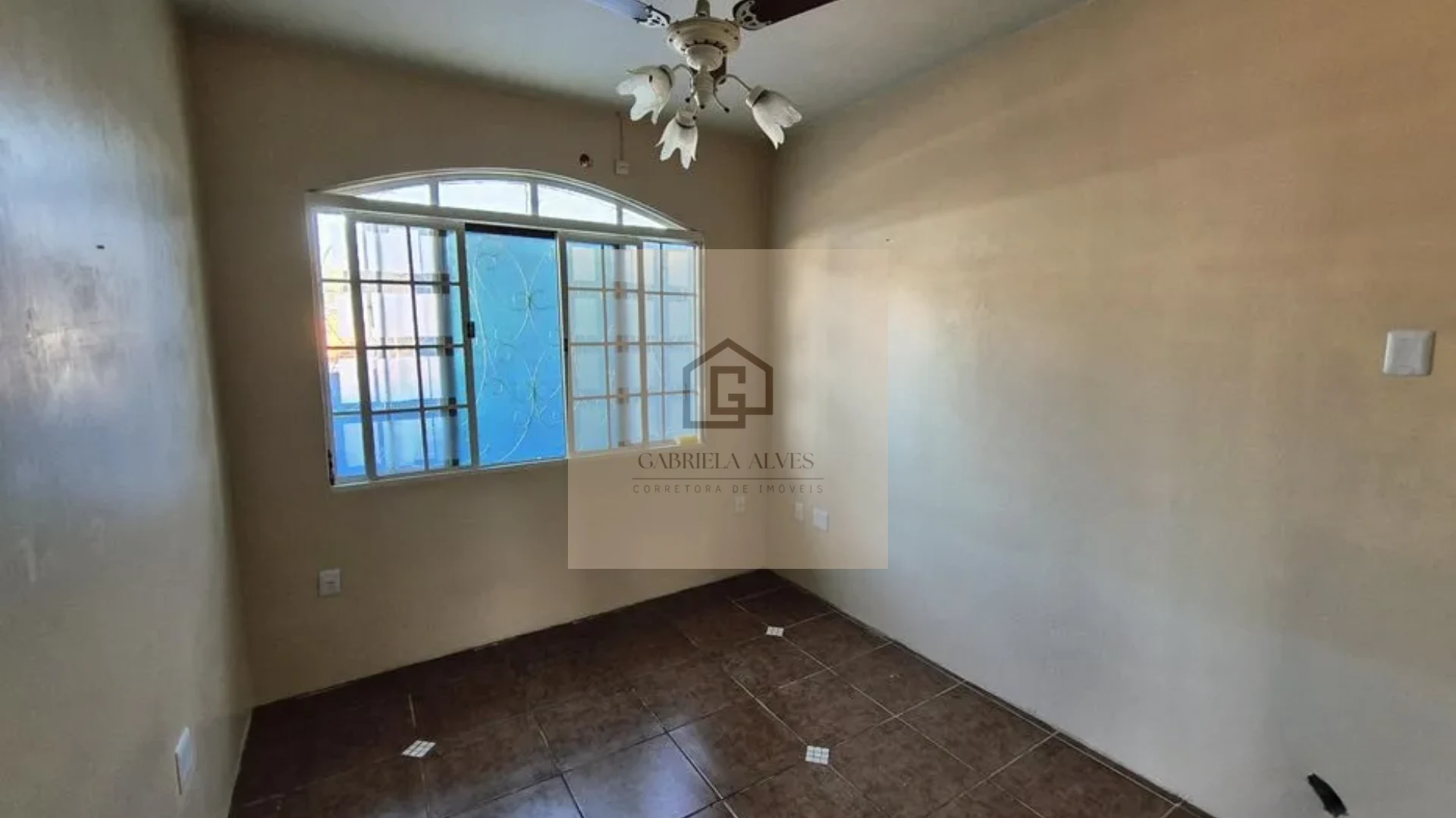 🏡 Casa com 3 Dormitórios e Amplo Terreno à Venda no Bairro Pé de Plátano – Camobi