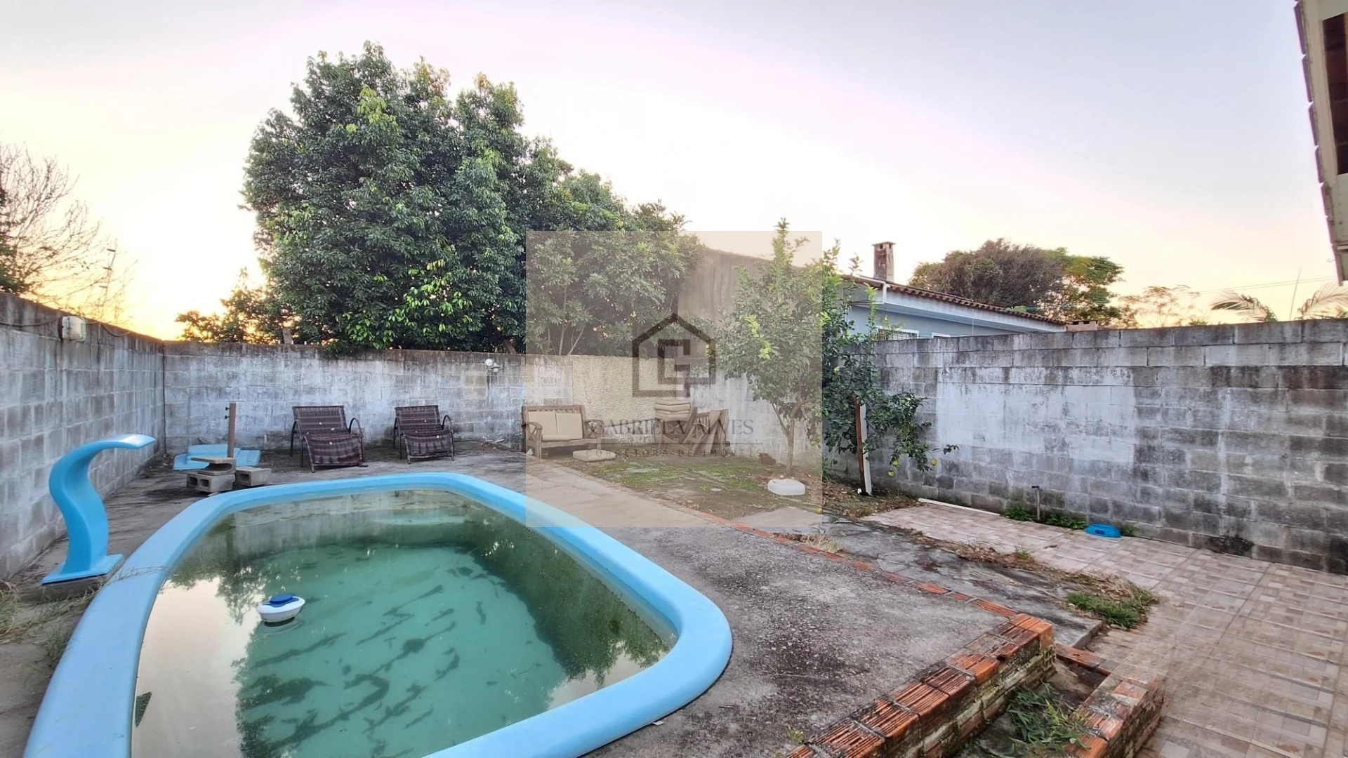 Casa no Montebello  com piscina